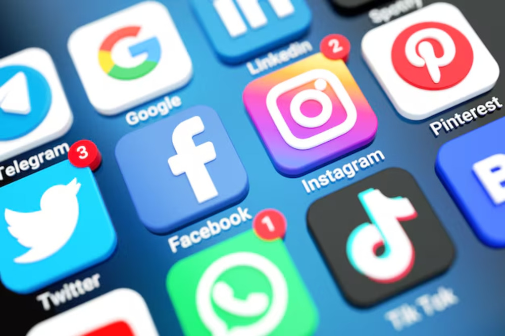 Search bahaviour in multiple social media platforms
