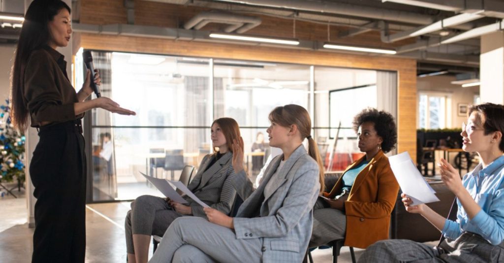 Why Thought Leadership Posts Outperform Product Promotions