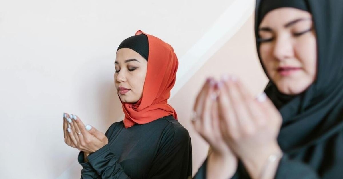 Muslim women praying during Hari Raya, reflecting emotion and spiritual connection in Malaysia